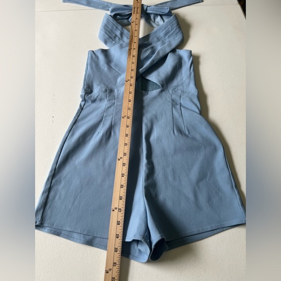 AKIRA blue romper with cutout stomach, crisscross straps, open back, sky blue M - Picture 5 of 7